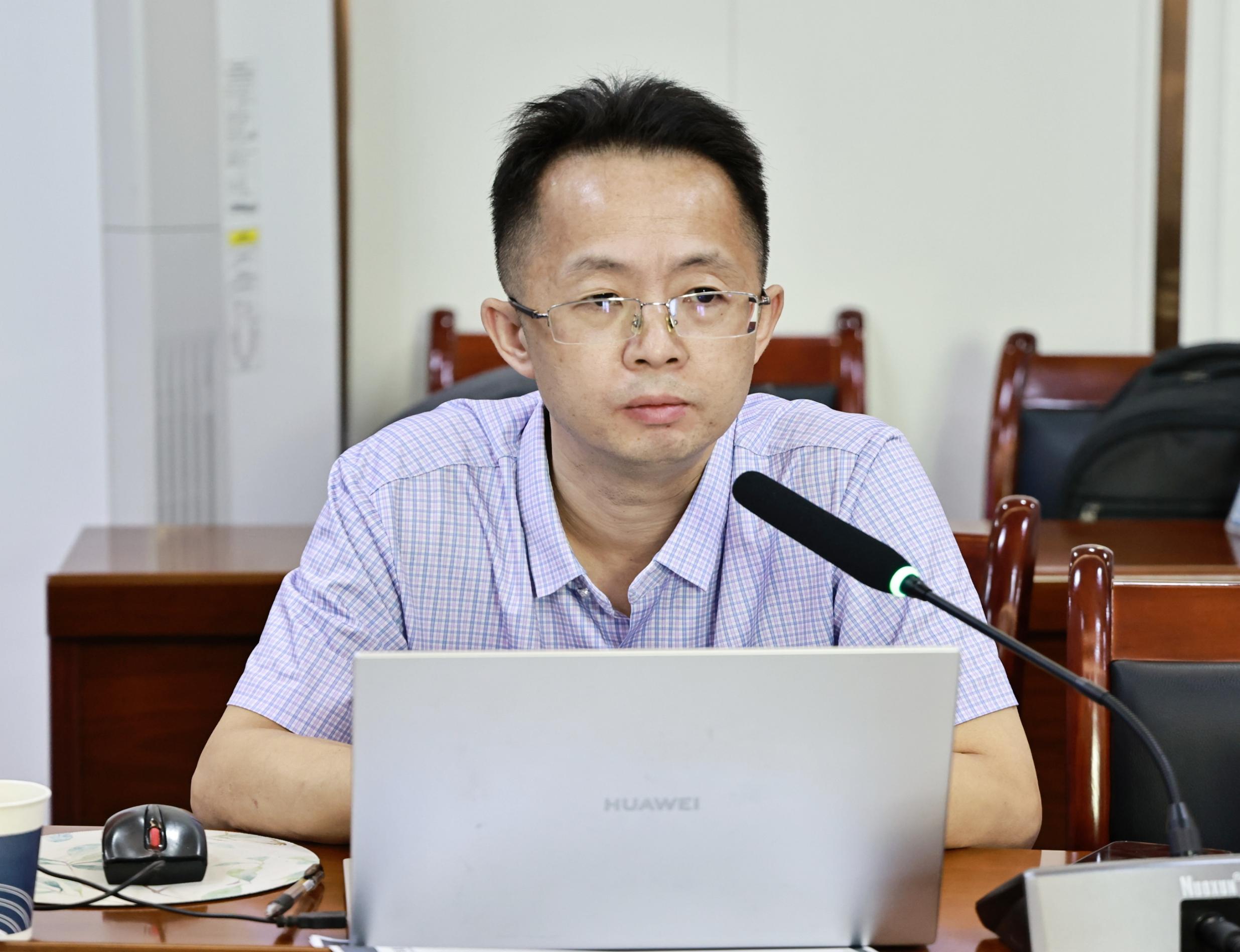 44392627.jpg 44392627.jpg